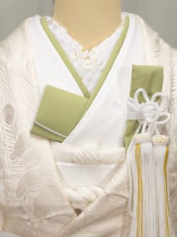 掛下白色。懐剣筥迫飾り襟麹塵（きくじん）色17