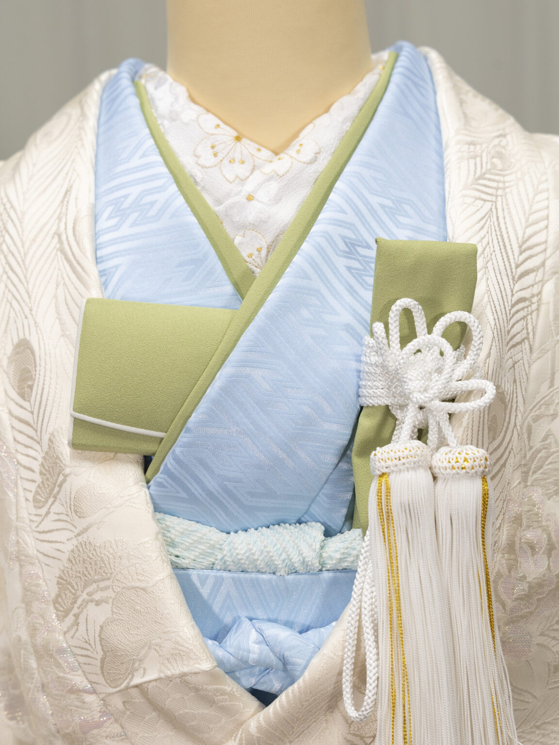 掛下空色・懐剣筥迫飾り襟麹塵(きくじん)色01 | 山口 結婚衣装