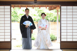 夫と妻の扇の新郎新婦