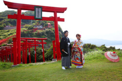鳥居と和装で