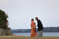 誓い合う新郎新婦