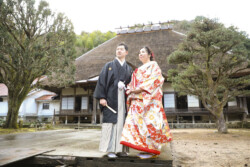 巨大な茅葺き屋根が特徴の永明寺 永明寺