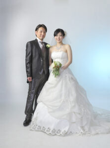 山口のフォトウェディング｜スタジオ内で撮影するM-Wedding