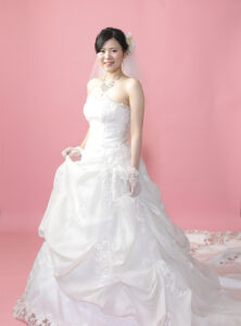 山口のフォトウェディング｜スタジオ内で撮影するM-Wedding
