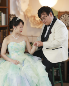 山口のフォトウェディング｜スタジオ内で撮影するM-Wedding