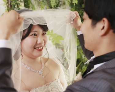 山口のフォトウェディング｜スタジオ内で撮影するM-Wedding