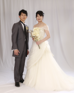 山口のフォトウェディング｜スタジオ内で撮影するM-Wedding